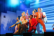 Schlussapplaus @  Premiere im Deutschen Theater von MAMMA MIA! Das Gute-Laune Musical mit den größten Hits von ABBA (©Foto: Martin Schmitz)©Foto: Martin Schmitz ©Foto: Martin Schmitz